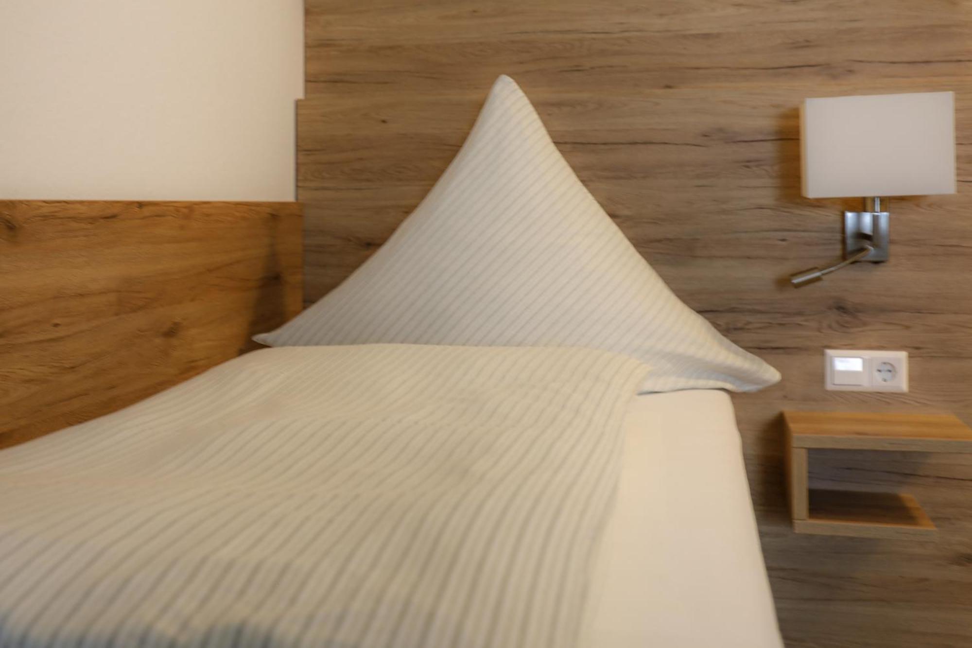 Hotel Adler Nattheim Екстериор снимка