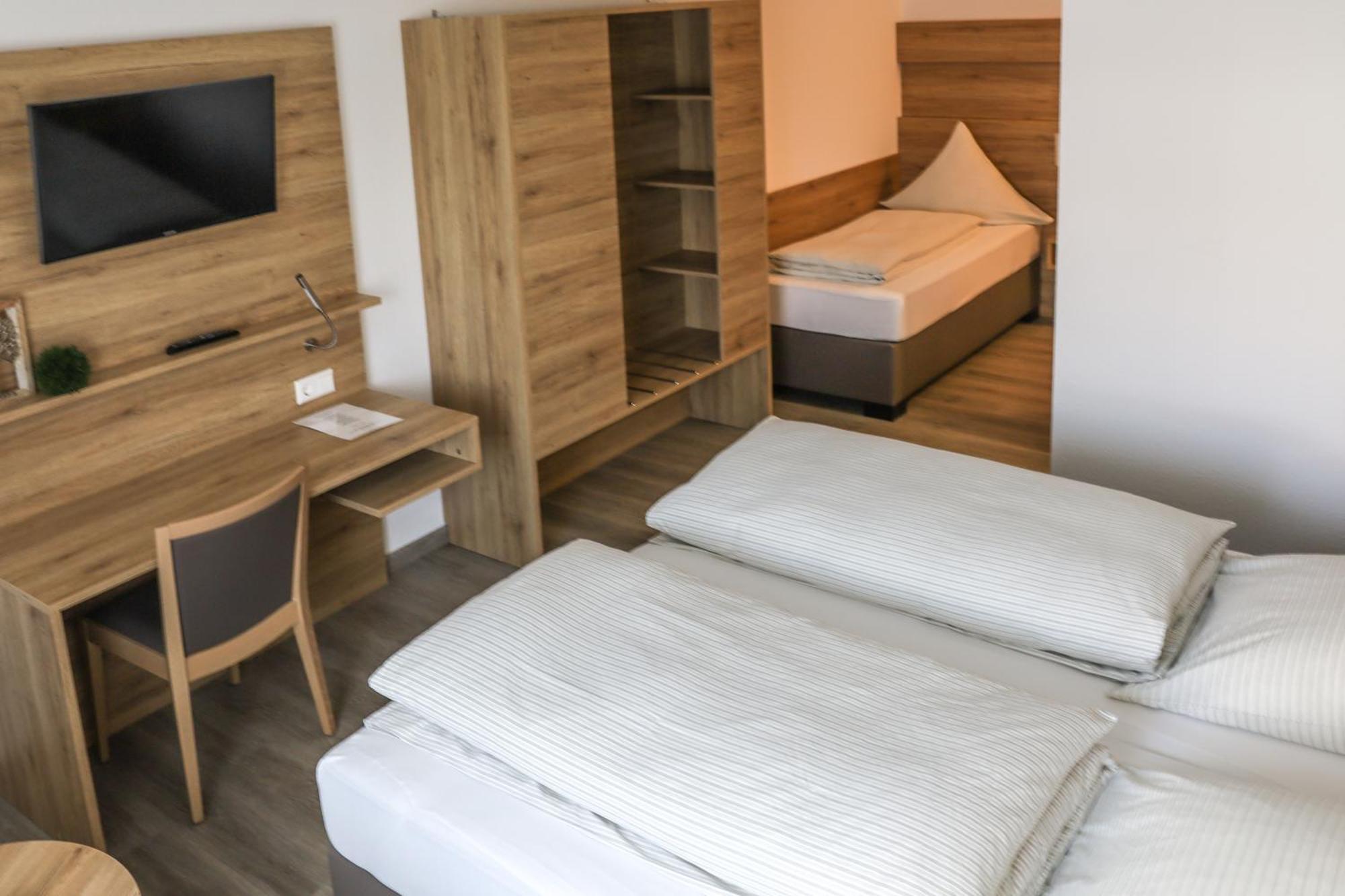 Hotel Adler Nattheim Екстериор снимка